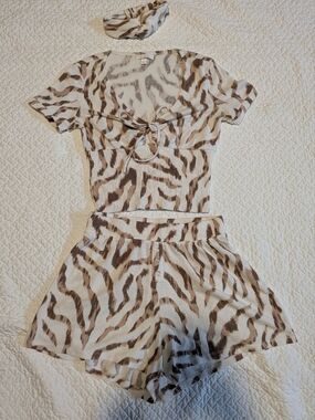 Colsie Women’s Tiger Stripe Pajama Top And Matching Headband Set